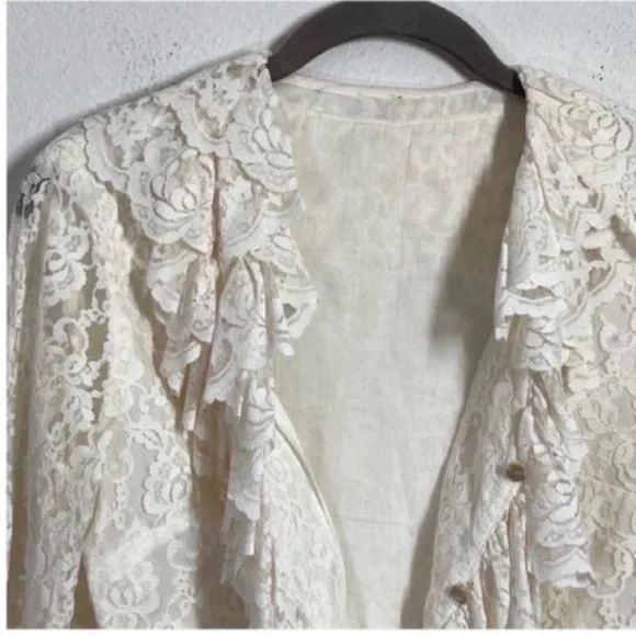 Vintage Ruffle lace blouse - Picture 4 of 9